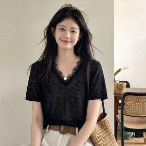 French Style Lace Spliced V-Neck Short Sleeve T-Shirt for Women Summer 2026 New Design Loose Top for Petite